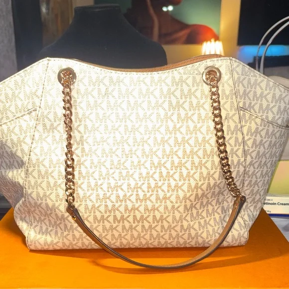 Michael Kors Cream and Gold Tote Bag - Picture 3 of 6